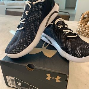 Under Armour men's athletic shoe size 10. Brand new, never worn.